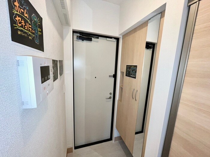 物件内観写真13　(玄関)