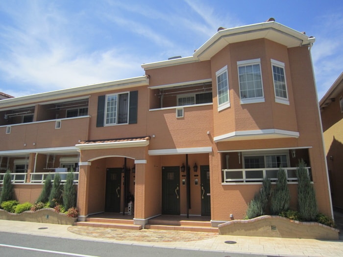 物件外観写真2　(エントランス部分)