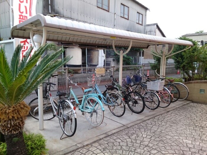 物件外観写真5　(駐輪場)