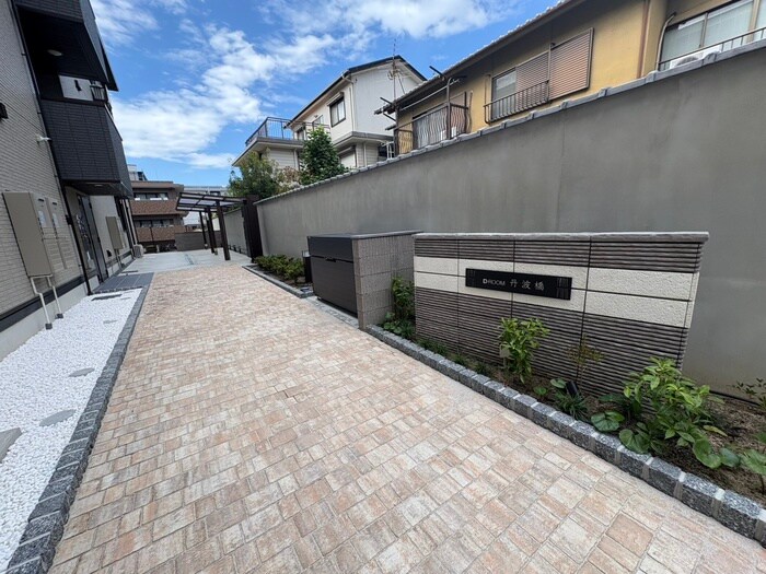 物件外観写真3　(エントランス部分)