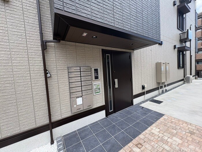 物件外観写真4　(エントランス部分)