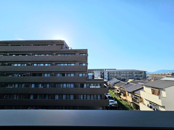 物件内観写真22　(室内からの展望)