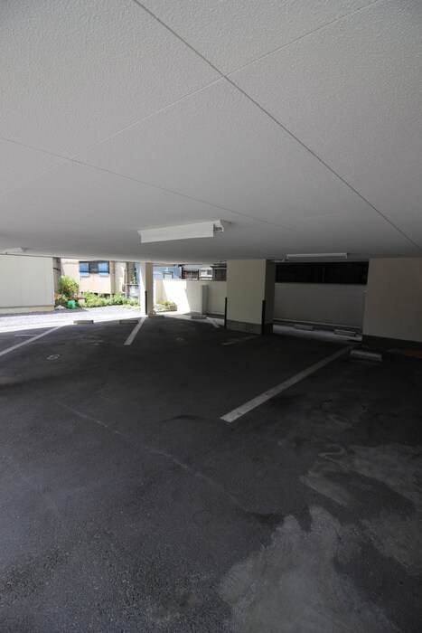 物件外観写真3　(駐車場)