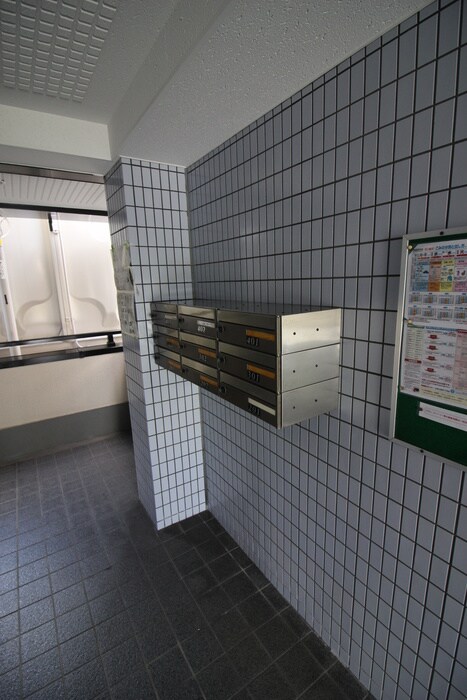 物件外観写真5　(エントランス部分)