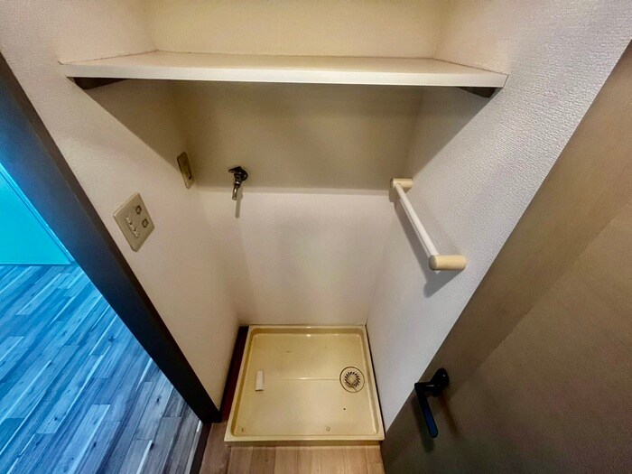 物件内観写真12　(洗濯機置場)