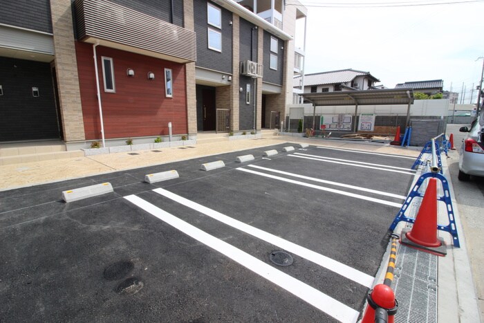 物件外観写真3　(駐車場)