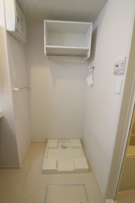 物件内観写真16　(洗濯機置場)