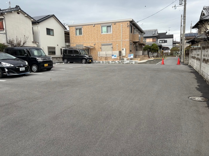 物件外観写真4　(駐車場)