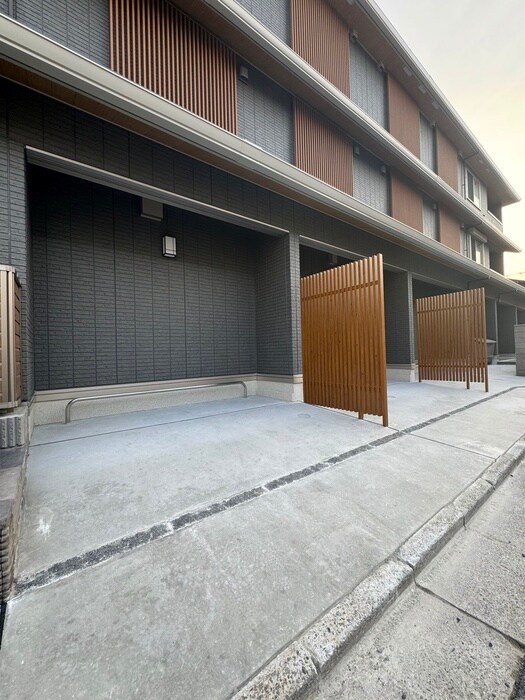 物件外観写真3　(駐輪場)