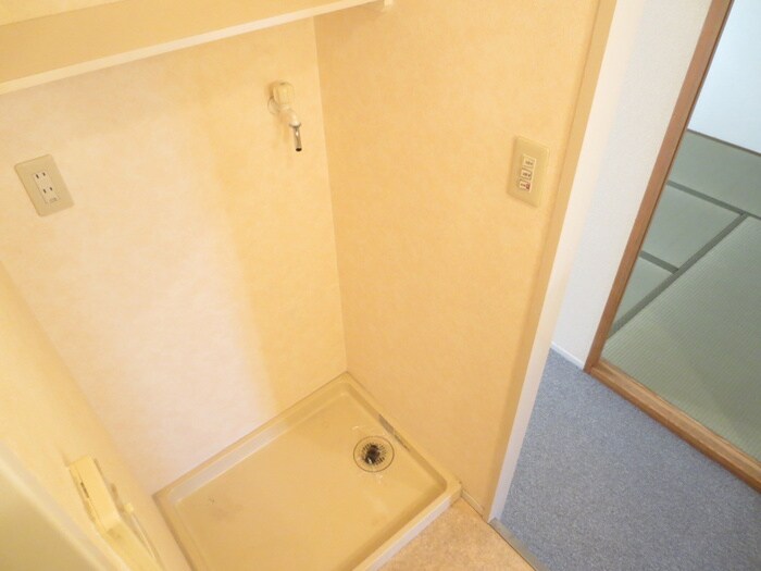 物件内観写真16　(洗濯機置場)