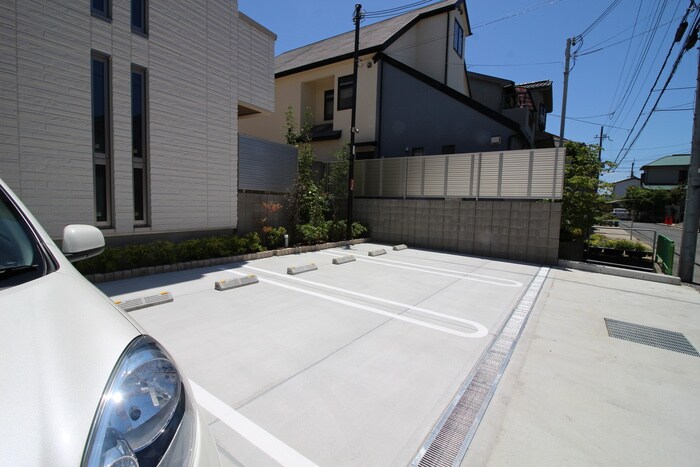 物件外観写真4　(駐車場)