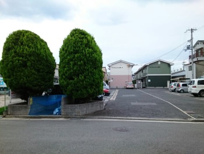 物件外観写真4　(駐車場)