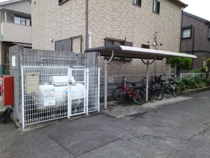 物件外観写真5　(駐輪場)