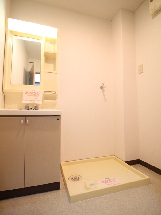 物件内観写真9　(洗濯機置場)