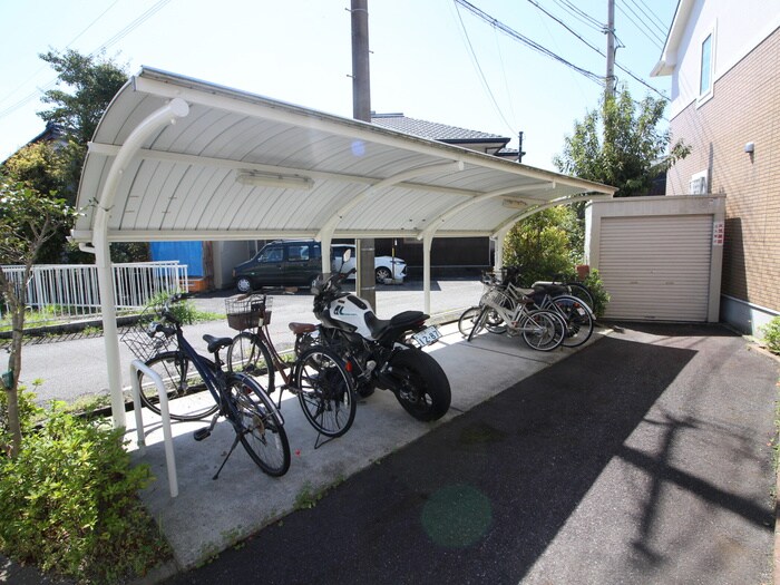 物件外観写真3　(駐輪場)