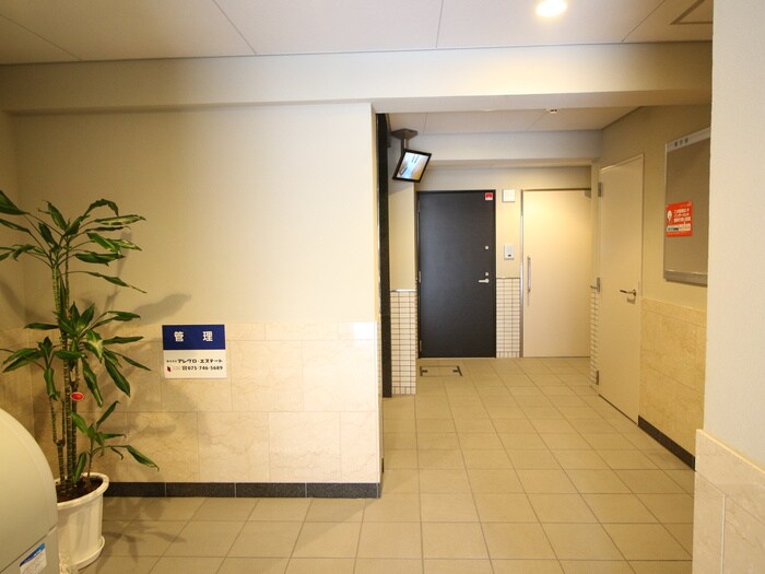 物件外観写真6　(エントランス部分)