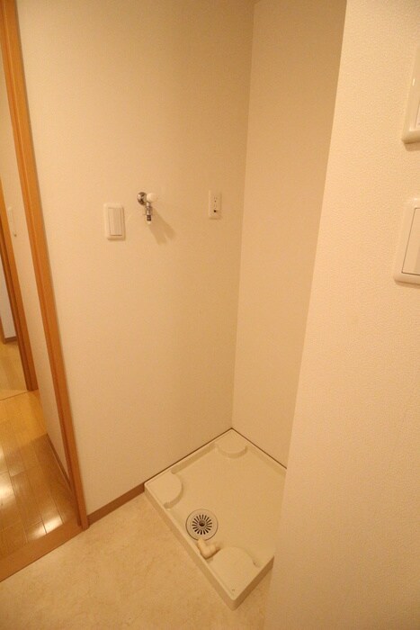 物件内観写真14　(洗濯機置場)