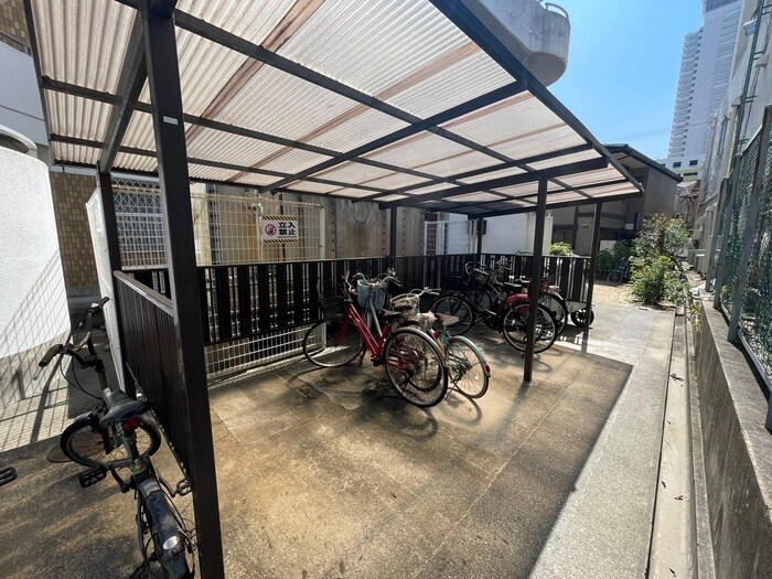 物件外観写真4　(駐輪場)