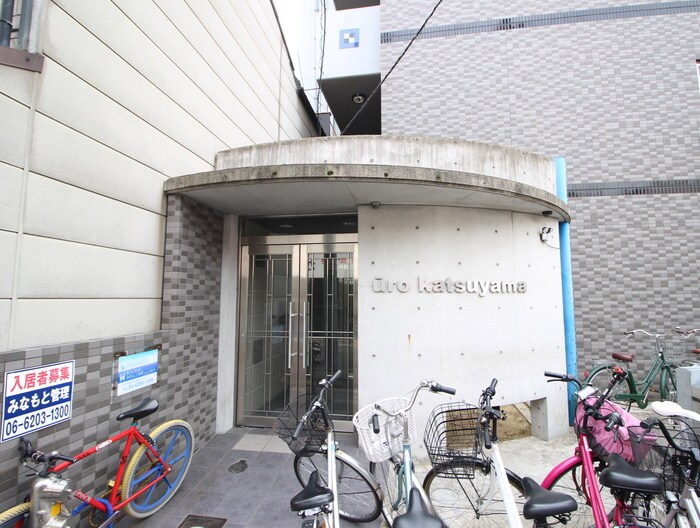 物件外観写真3　(エントランス部分)