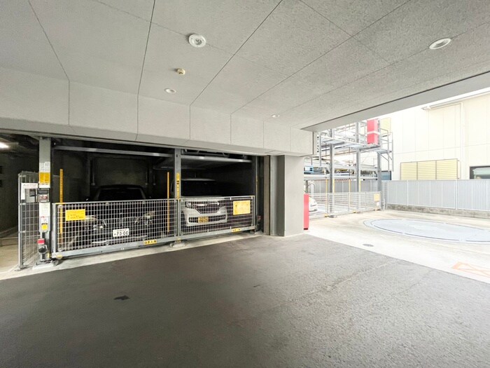 物件外観写真4　(駐車場)