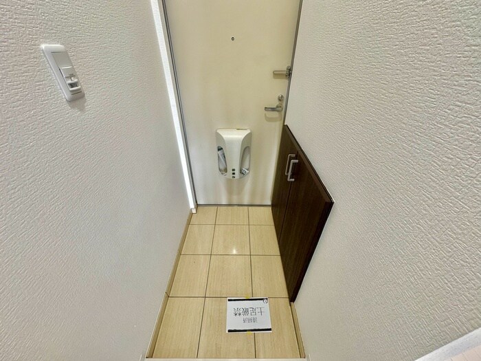 物件内観写真12　(玄関)