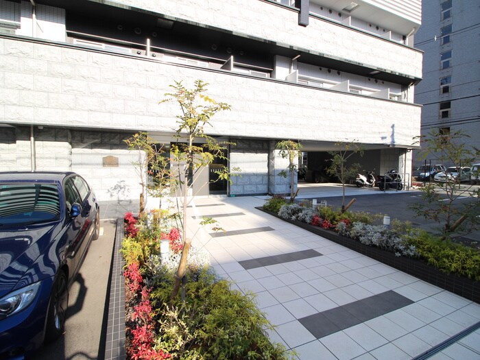 物件外観写真3　(エントランス部分)