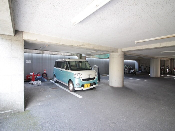 物件外観写真2　(駐車場)