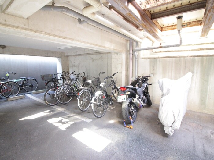 物件外観写真3　(駐輪場)