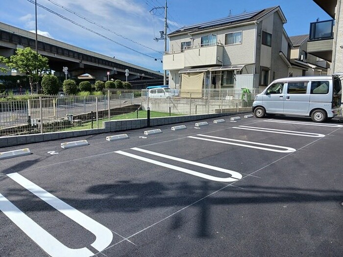 物件外観写真2　(駐車場)
