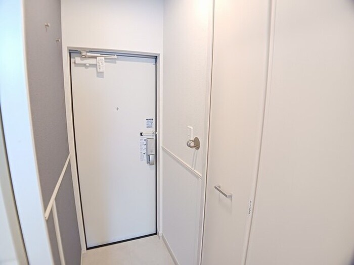 物件内観写真11　(玄関)