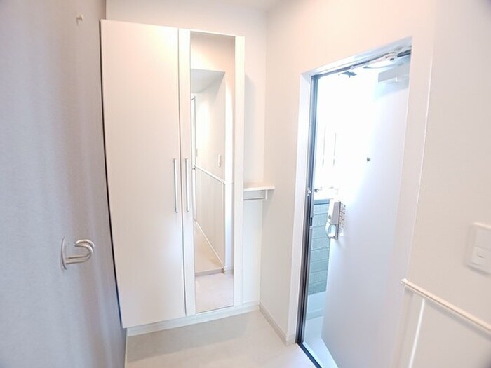 物件内観写真12　(玄関)