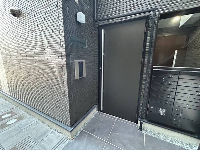 物件外観写真5　(エントランス部分)