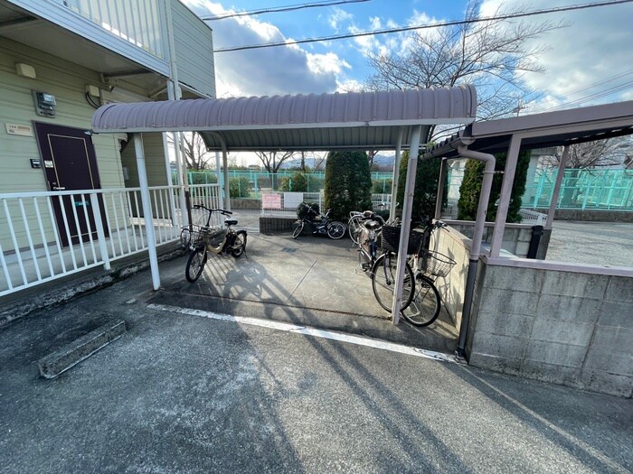物件外観写真3　(駐輪場)