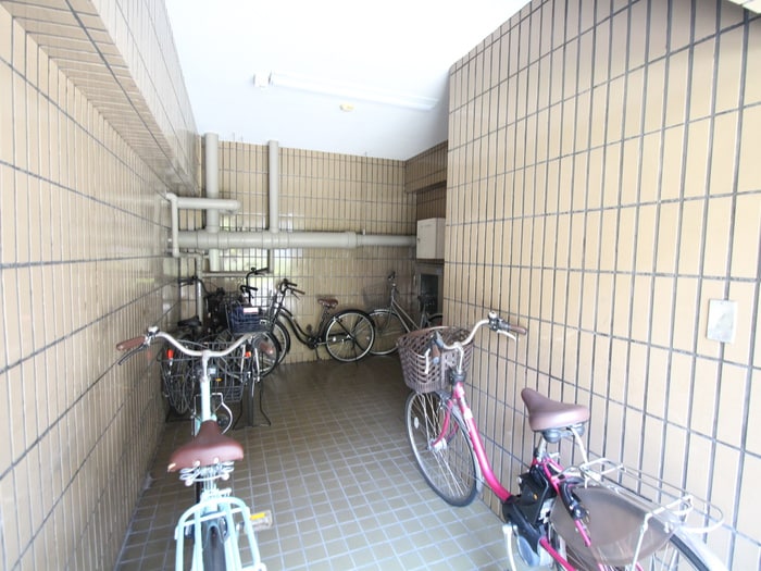 物件外観写真4　(駐輪場)