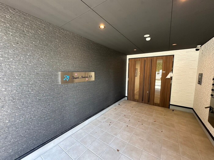 物件外観写真4　(エントランス部分)