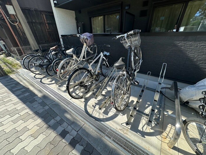 物件外観写真5　(駐輪場)