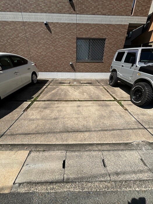 物件外観写真4　(駐車場)