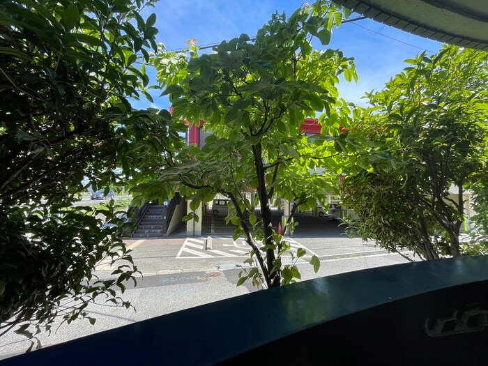 物件内観写真16　(室内からの展望)