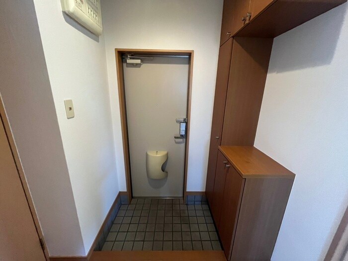 物件内観写真7　(玄関)
