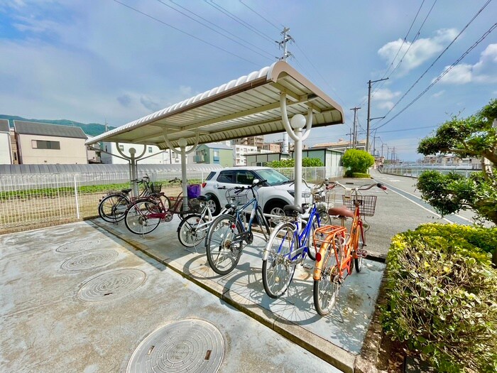 物件外観写真5　(駐輪場)
