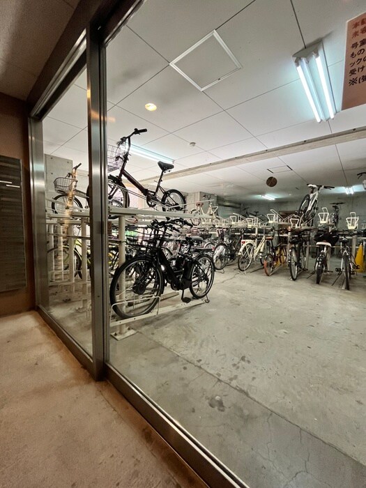 物件外観写真3　(駐輪場)