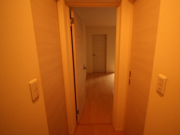 物件内観写真18　(廊下)