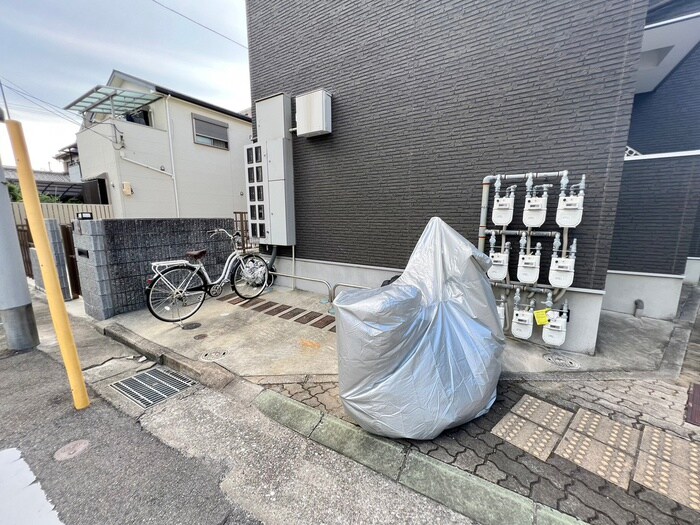 物件外観写真4　(駐輪場)