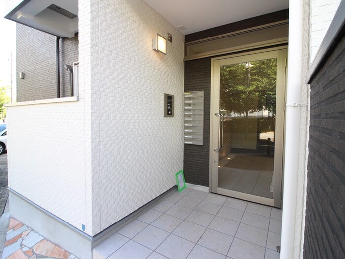 物件外観写真6　(エントランス部分)