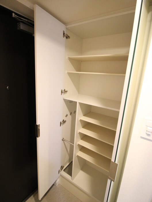 物件内観写真8　(靴箱)