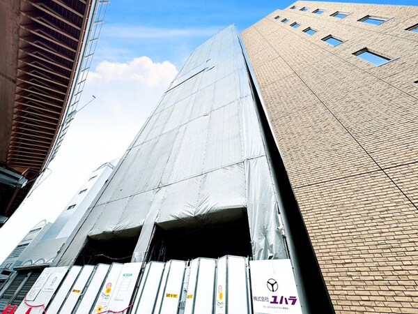 建築中