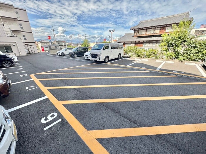 物件外観写真2　(駐車場)