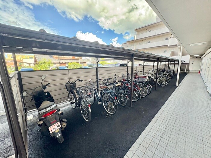 物件外観写真3　(駐輪場)