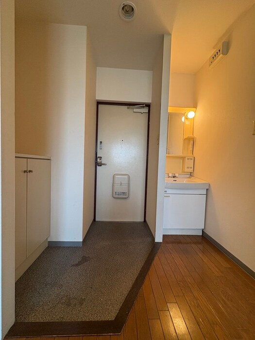 物件内観写真16　(玄関)