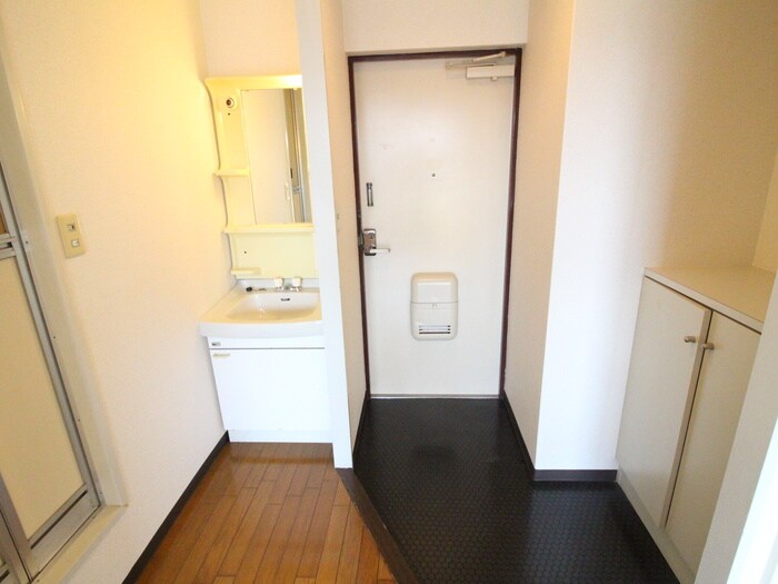 物件内観写真17　(玄関)